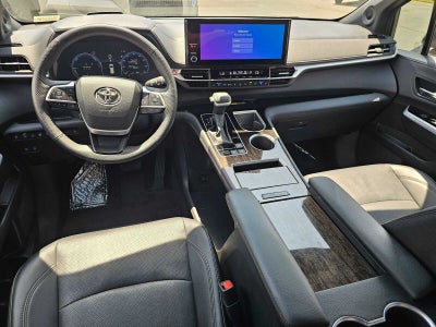 2025 Toyota Sienna Platinum