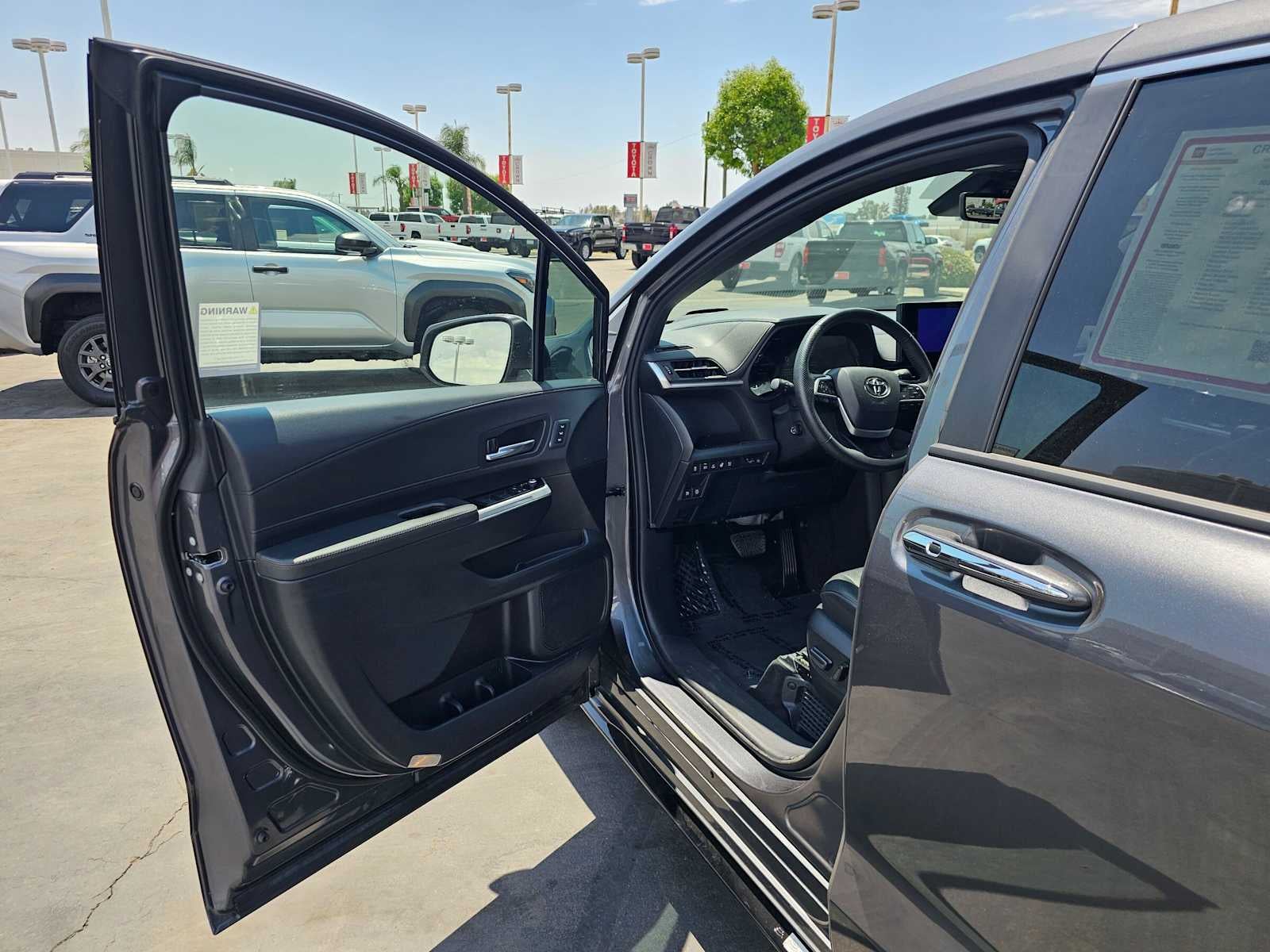2025 Toyota Sienna Platinum