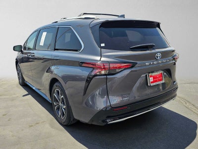 2025 Toyota Sienna Platinum