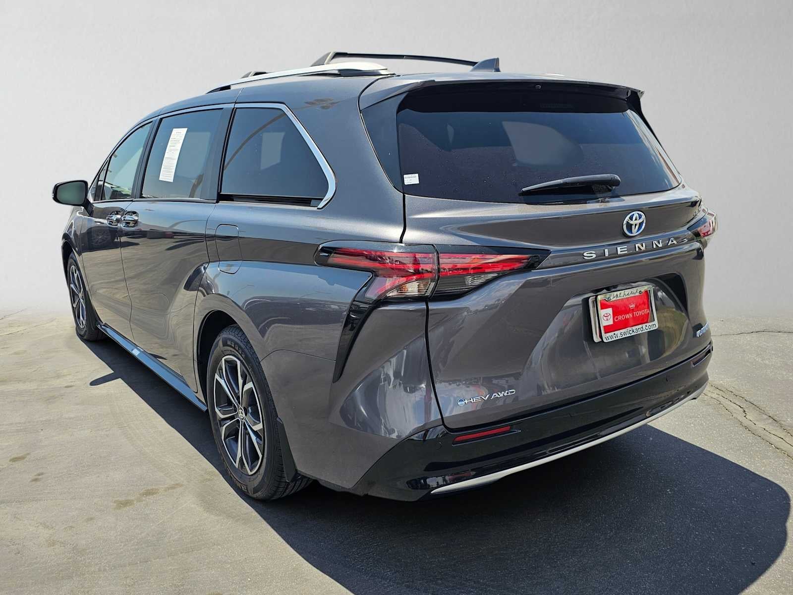 2025 Toyota Sienna Platinum