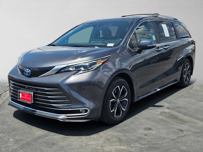 2025 Toyota Sienna Platinum