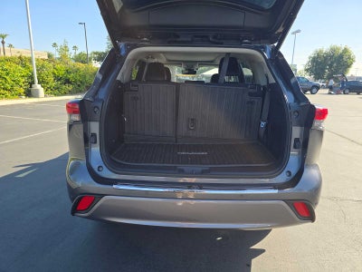 2022 Toyota Highlander Platinum
