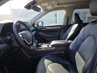 2022 Toyota Highlander Platinum