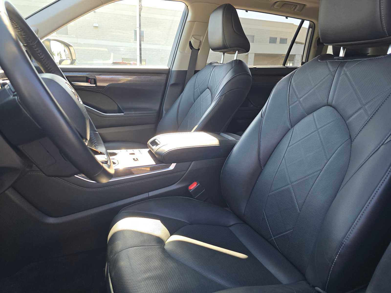 2023 Toyota Highlander Platinum
