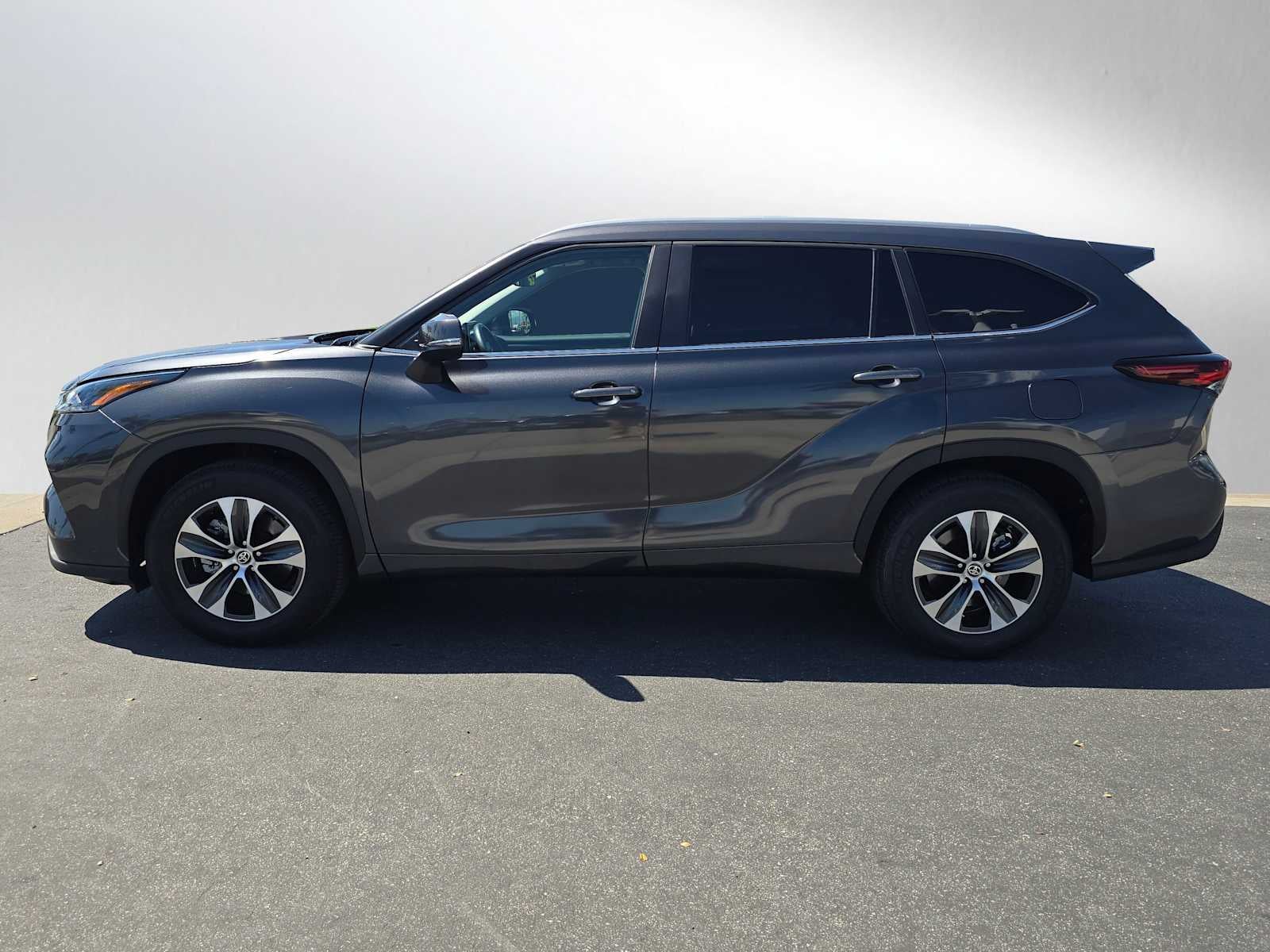2025 Toyota Highlander XLE