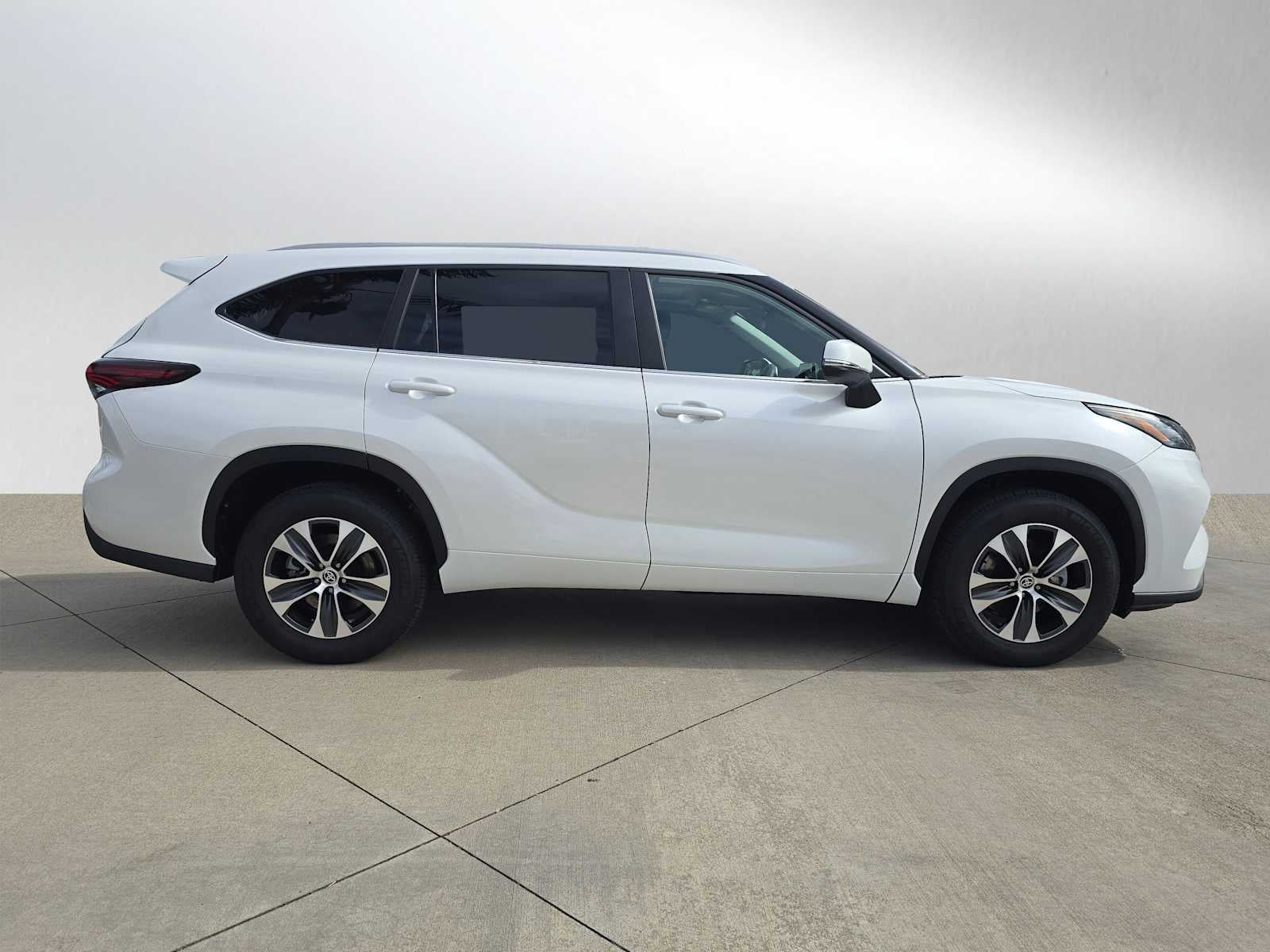 2025 Toyota Highlander XLE