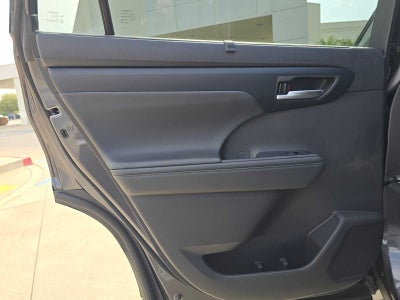 2025 Toyota Highlander XLE