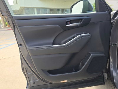 2025 Toyota Highlander XLE