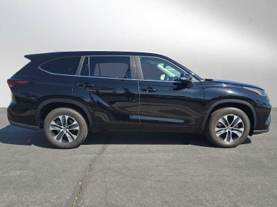2025 Toyota Highlander XLE