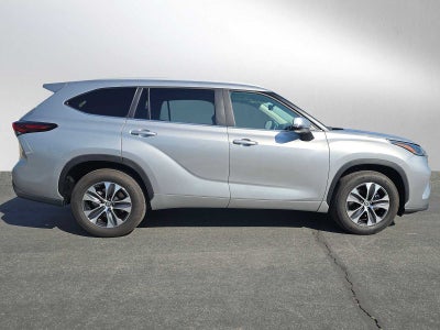 2025 Toyota Highlander XLE