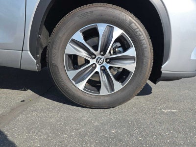 2025 Toyota Highlander XLE