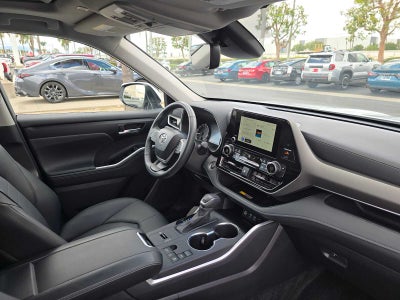 2025 Toyota Highlander XLE