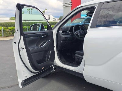 2025 Toyota Highlander XLE