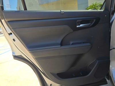 2025 Toyota Highlander XLE