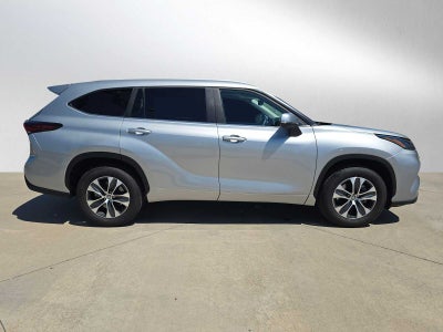 2025 Toyota Highlander XLE