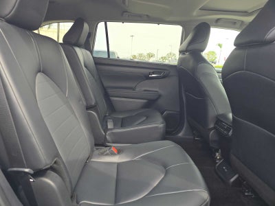 2025 Toyota Highlander XLE