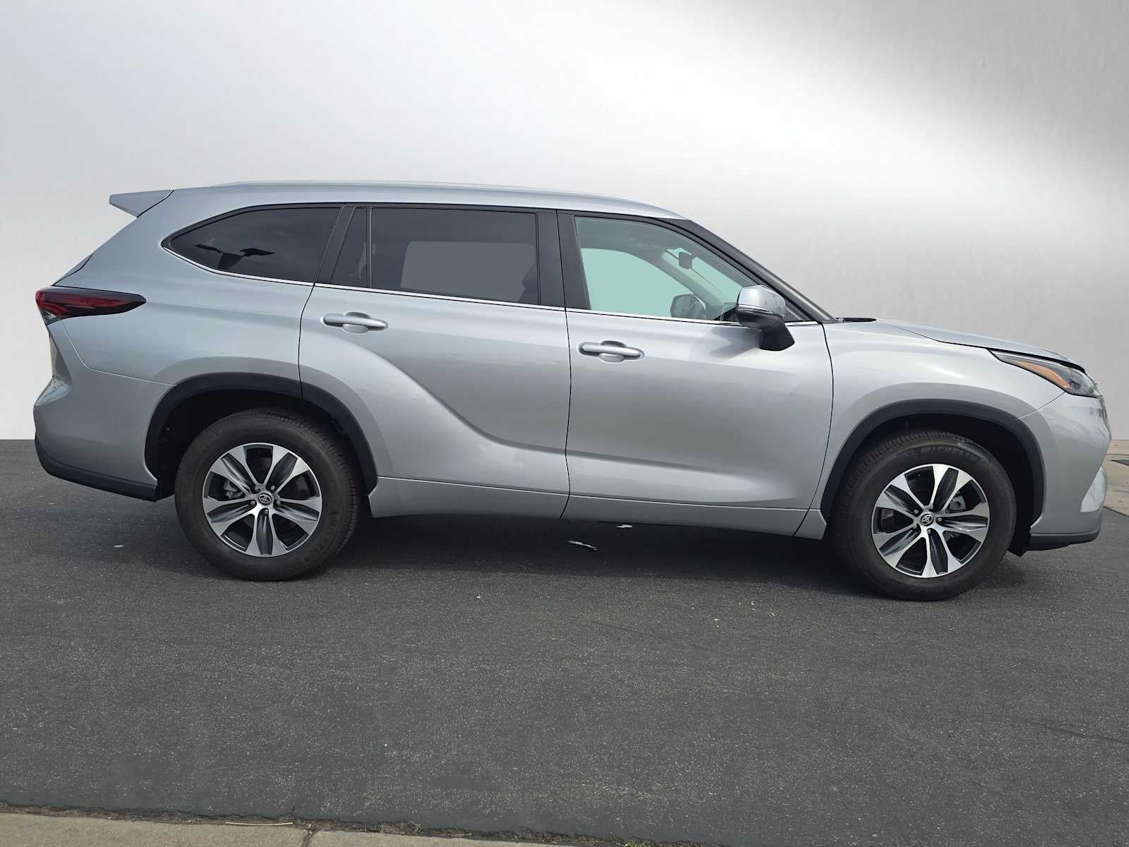 2025 Toyota Highlander XLE