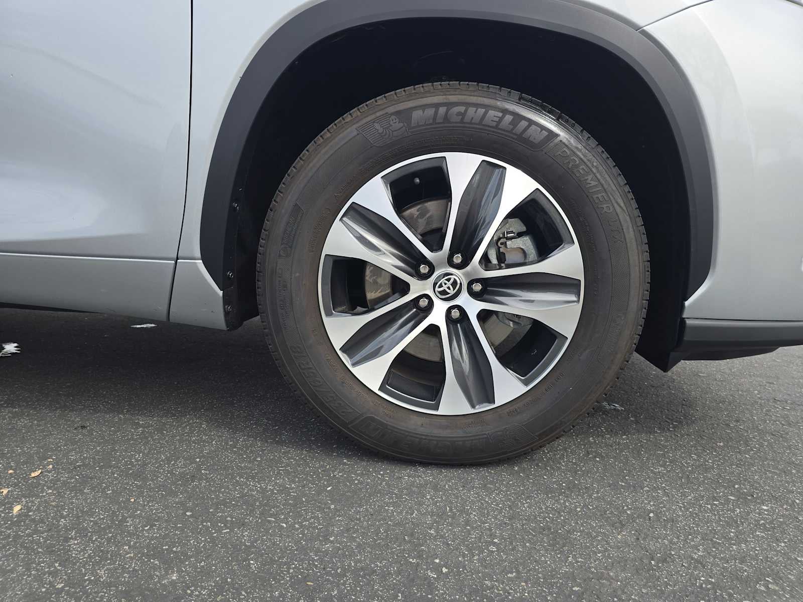 2025 Toyota Highlander XLE
