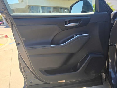 2025 Toyota Highlander XLE
