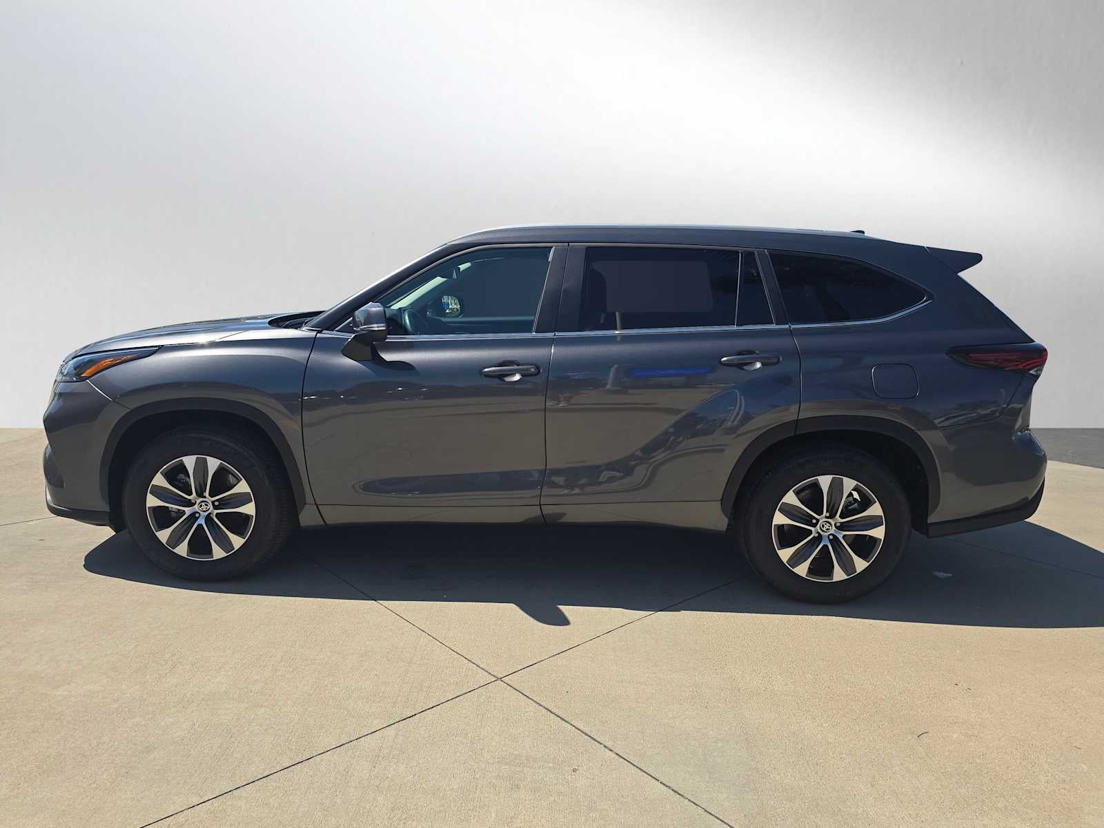 2025 Toyota Highlander XLE