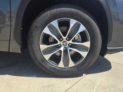 2025 Toyota Highlander XLE