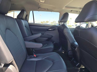 2025 Toyota Highlander XLE