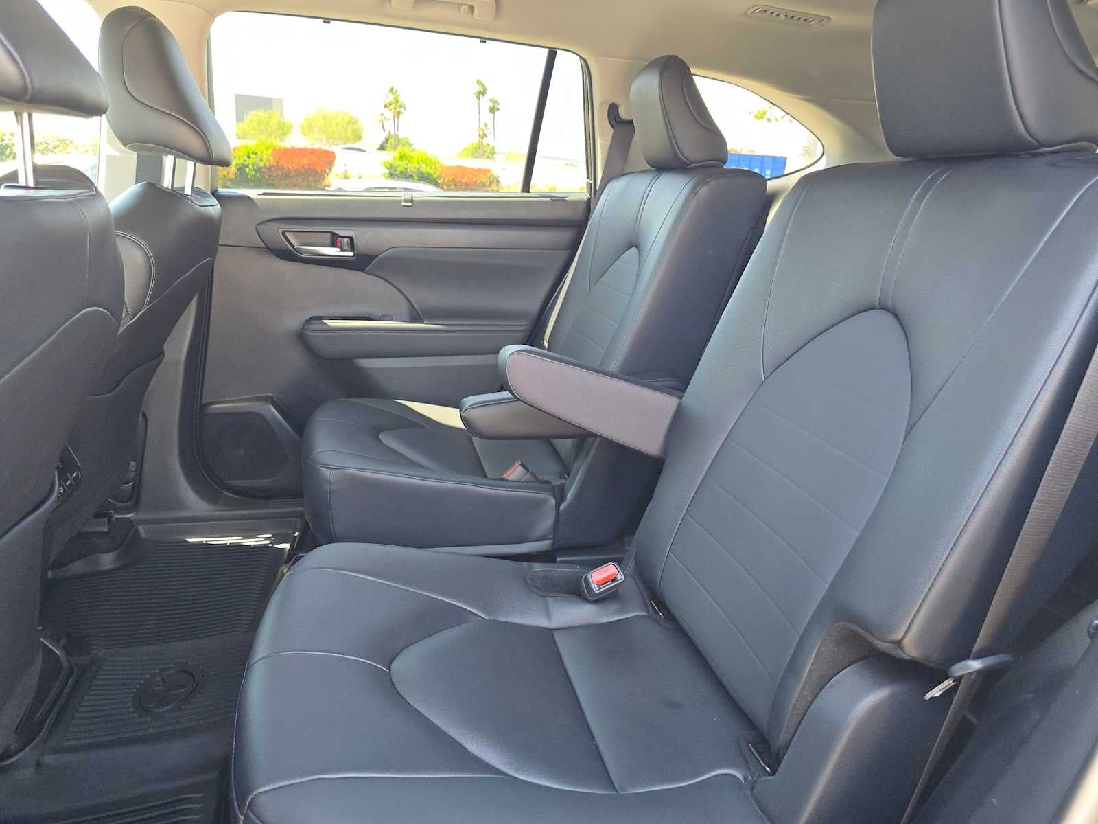 2025 Toyota Highlander XLE