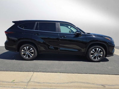 2025 Toyota Highlander XLE