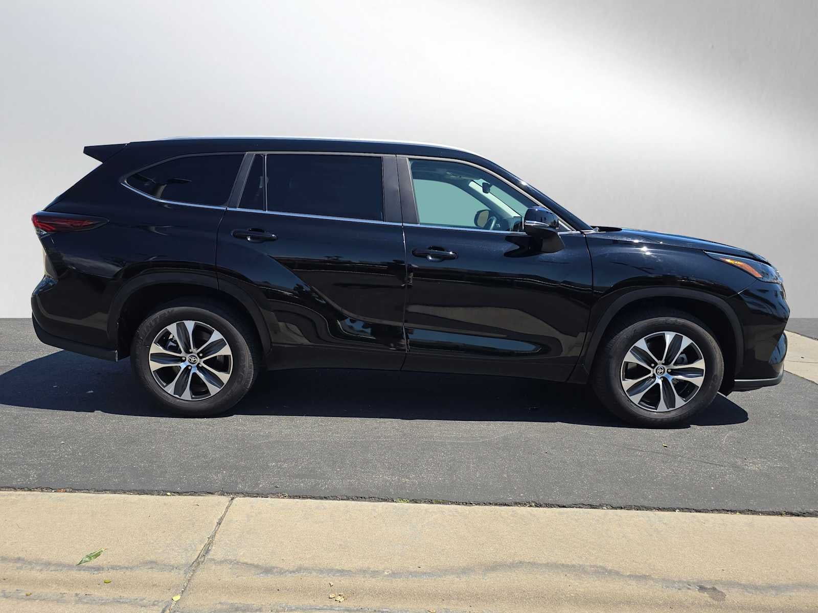 2025 Toyota Highlander XLE