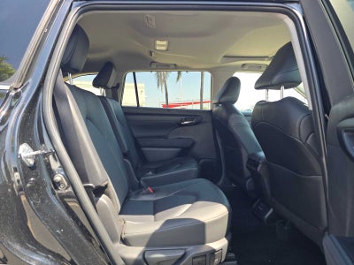 2025 Toyota Highlander XLE