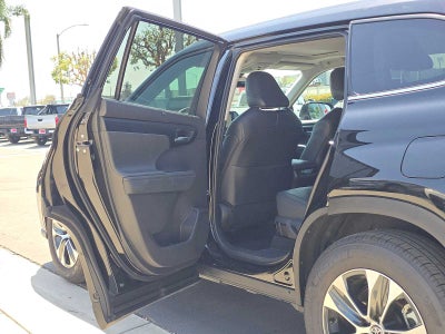 2025 Toyota Highlander XLE