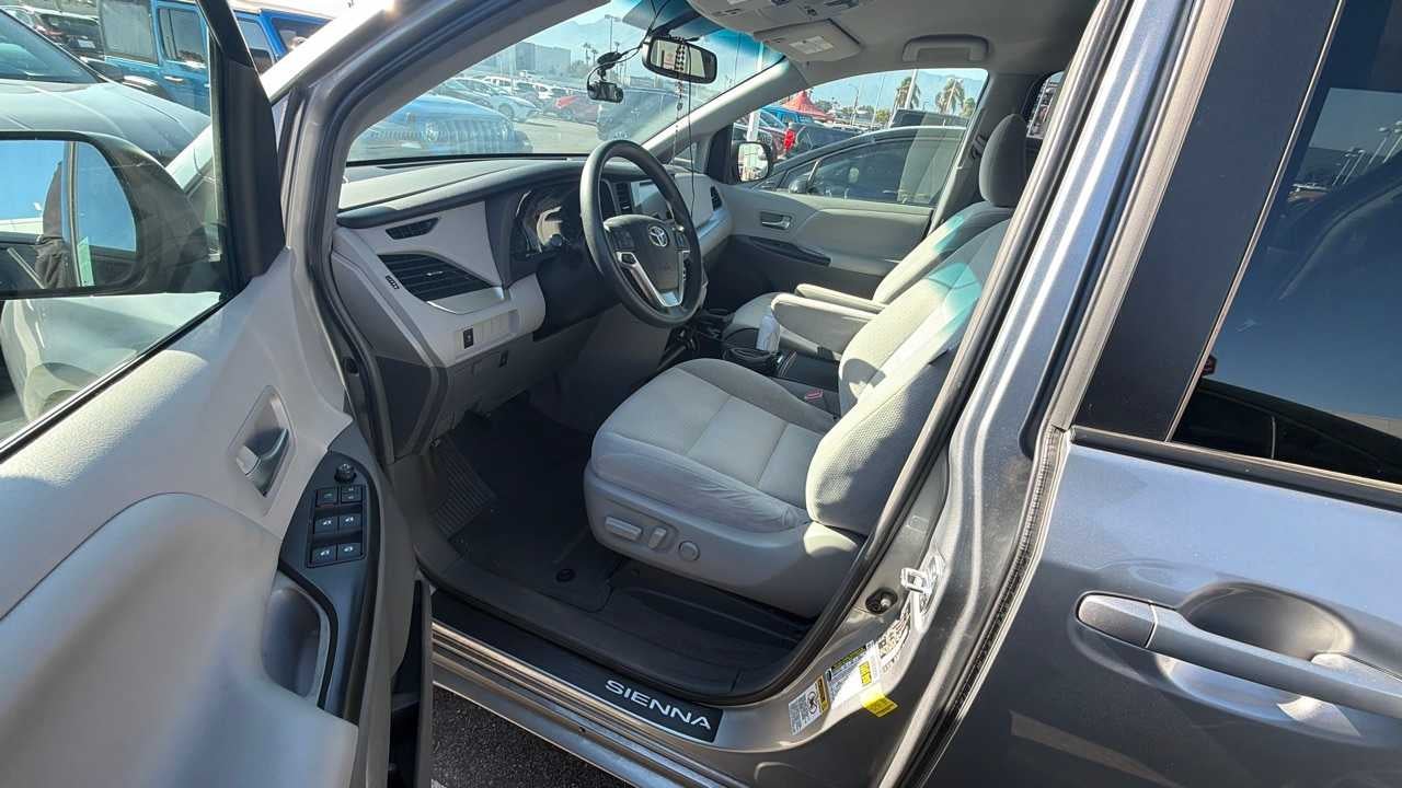 2015 Toyota Sienna LE