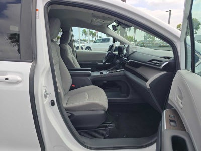 2023 Toyota Sienna LE