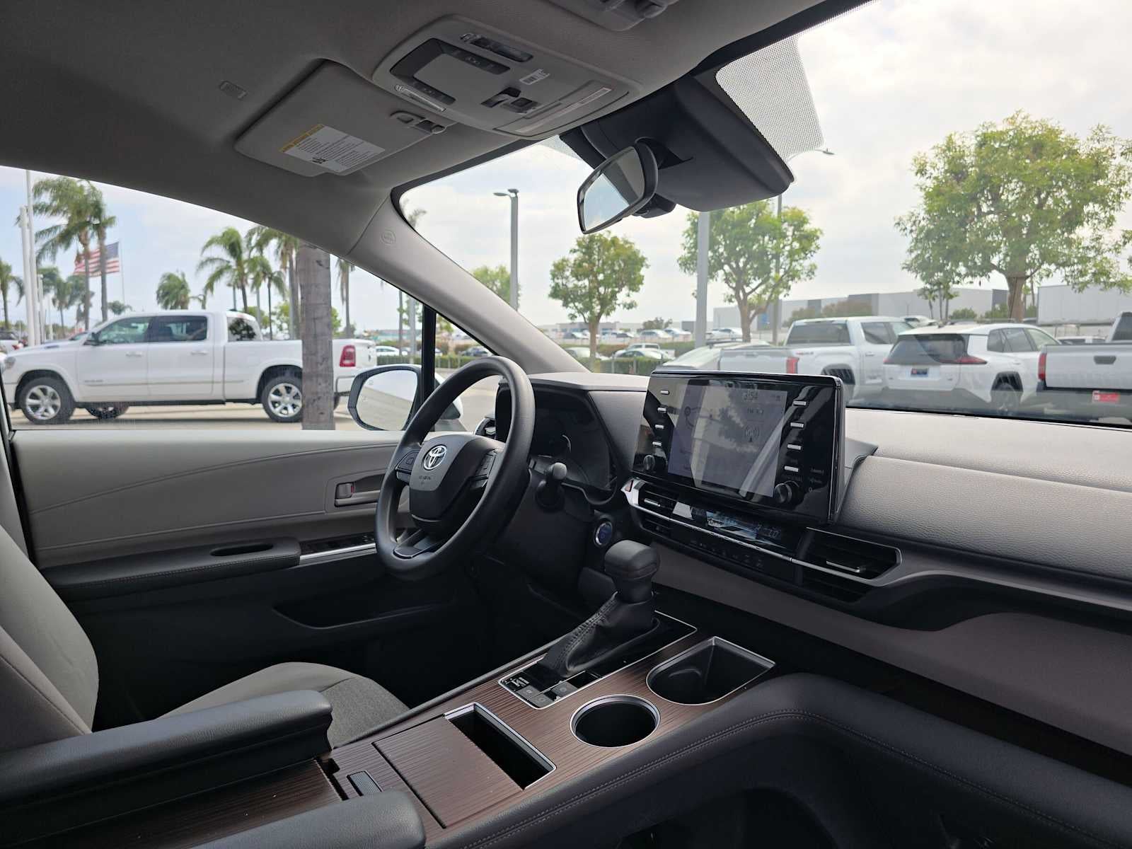 2023 Toyota Sienna LE