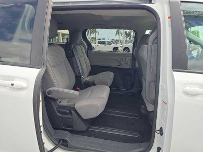 2023 Toyota Sienna LE