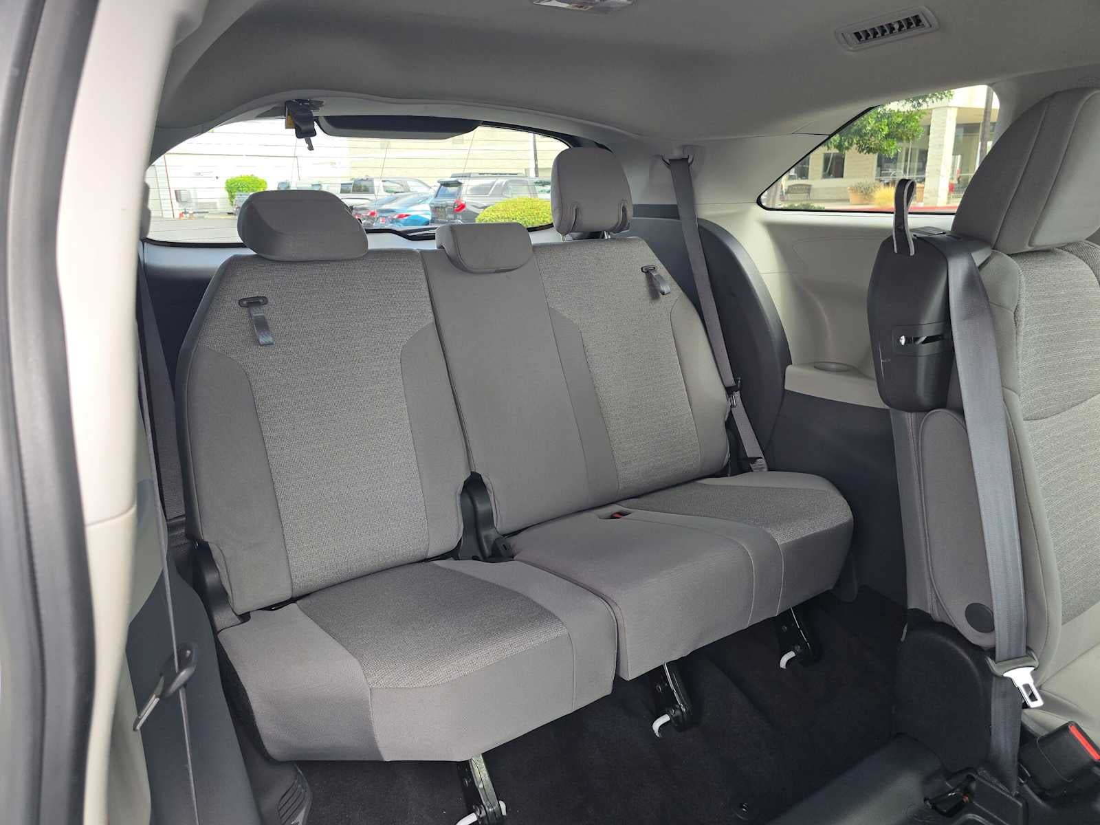 2023 Toyota Sienna LE