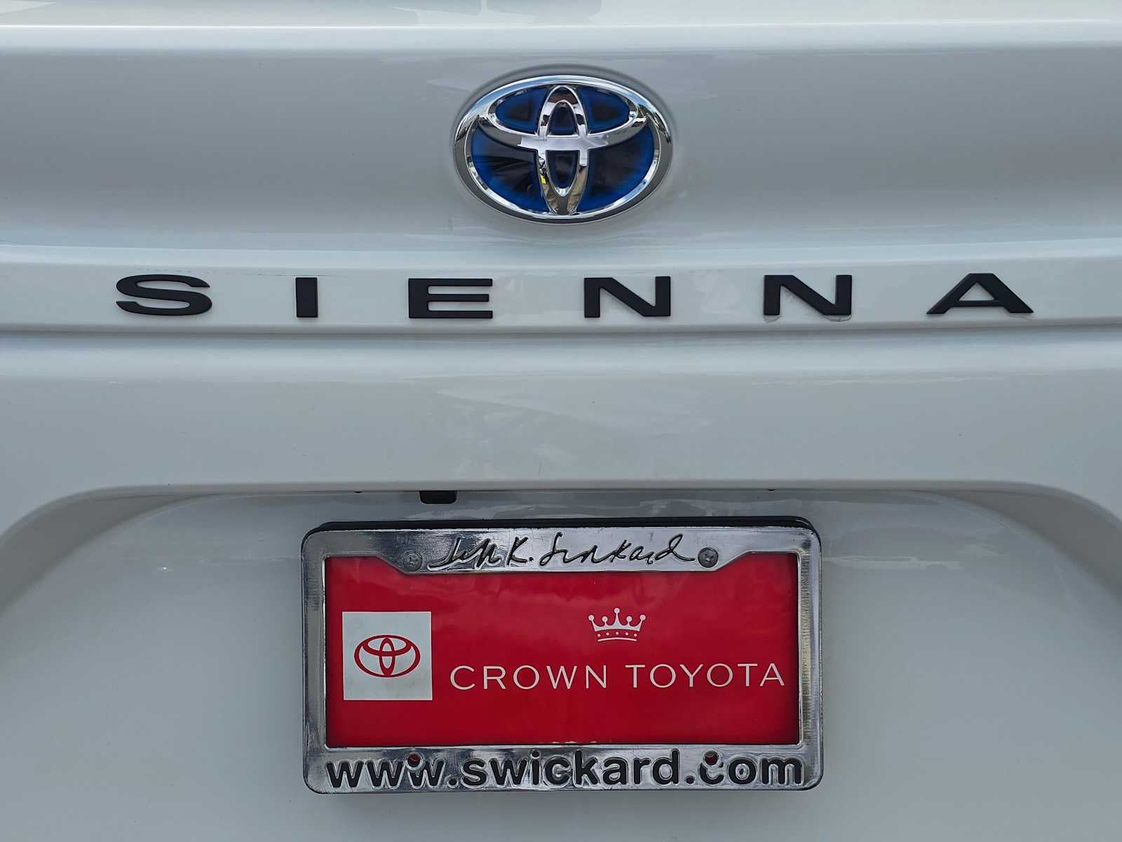 2023 Toyota Sienna LE