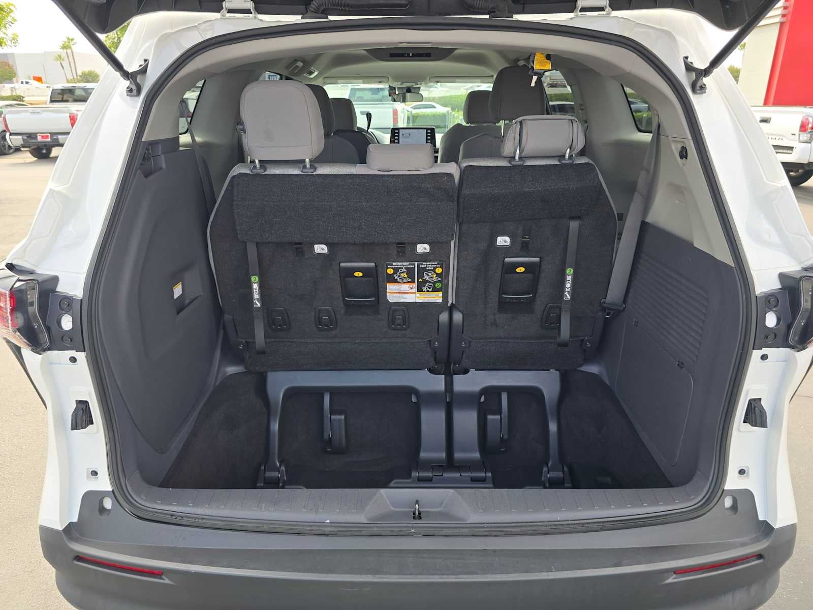 2023 Toyota Sienna LE