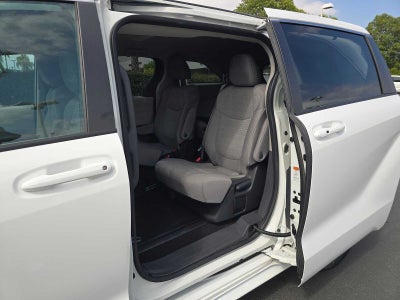 2023 Toyota Sienna LE