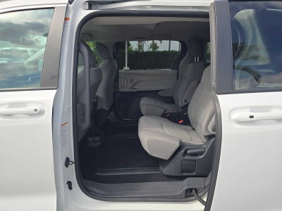 2023 Toyota Sienna LE