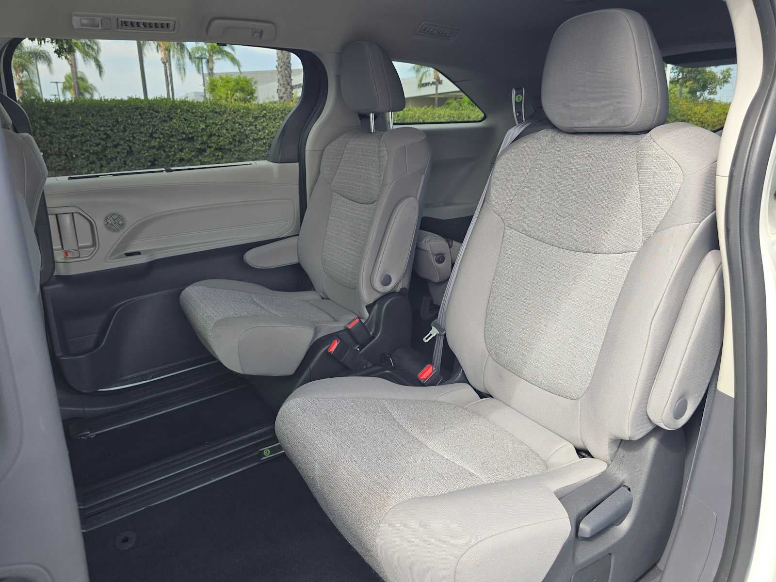 2023 Toyota Sienna LE