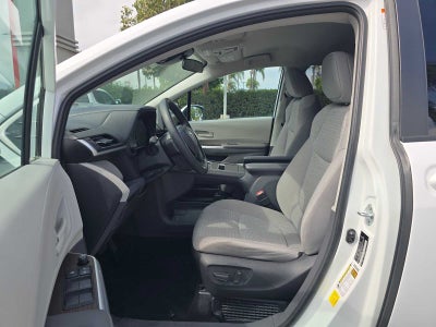 2023 Toyota Sienna LE