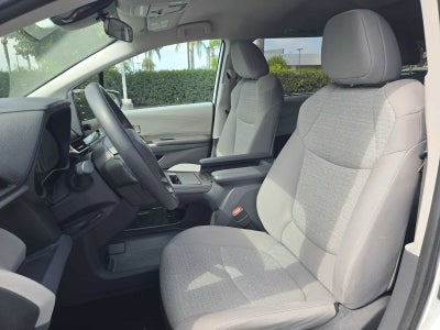 2023 Toyota Sienna LE