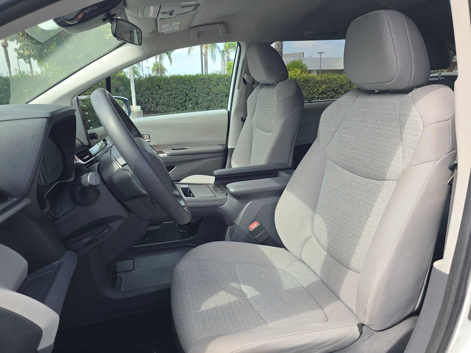 2023 Toyota Sienna LE