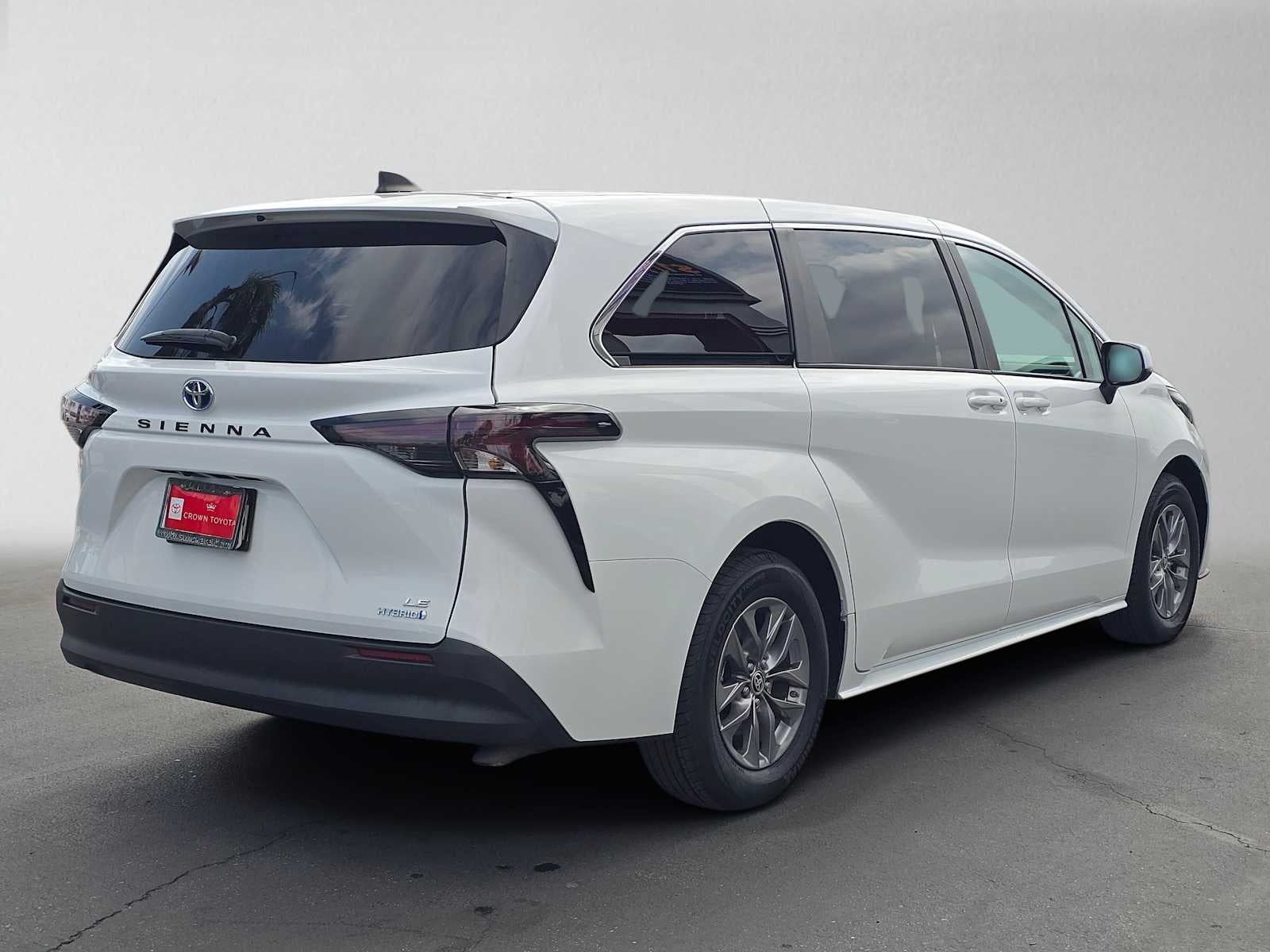 2023 Toyota Sienna LE