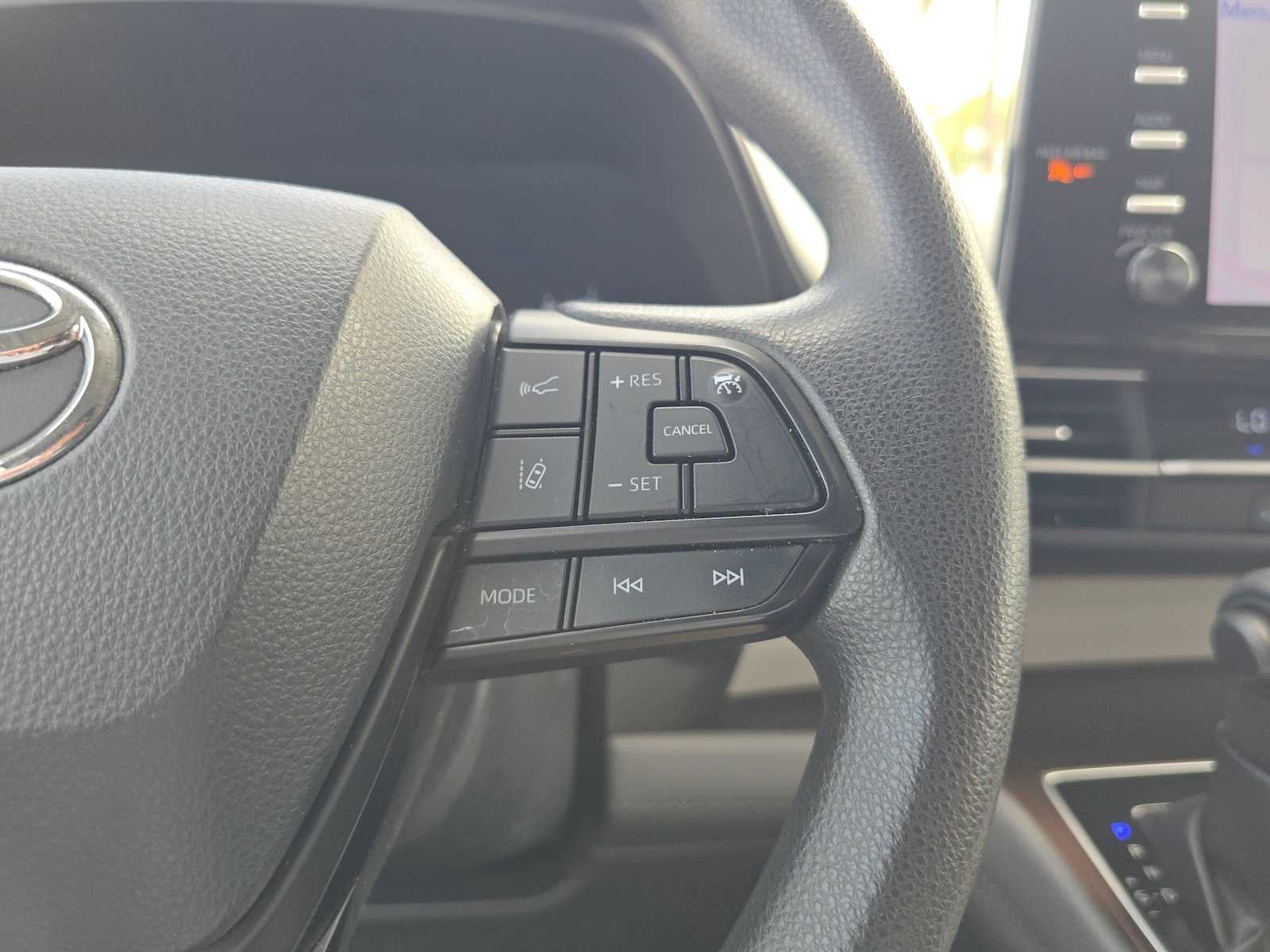 2023 Toyota Sienna LE