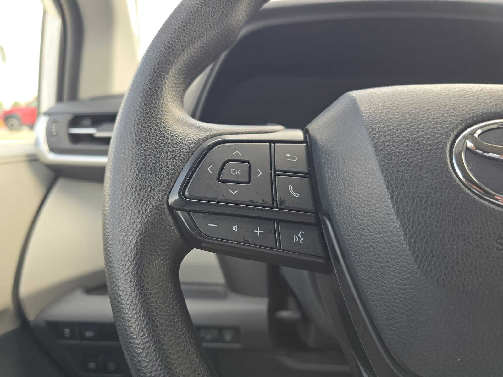 2023 Toyota Sienna LE