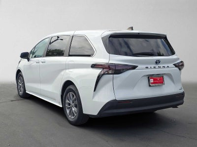 2023 Toyota Sienna LE