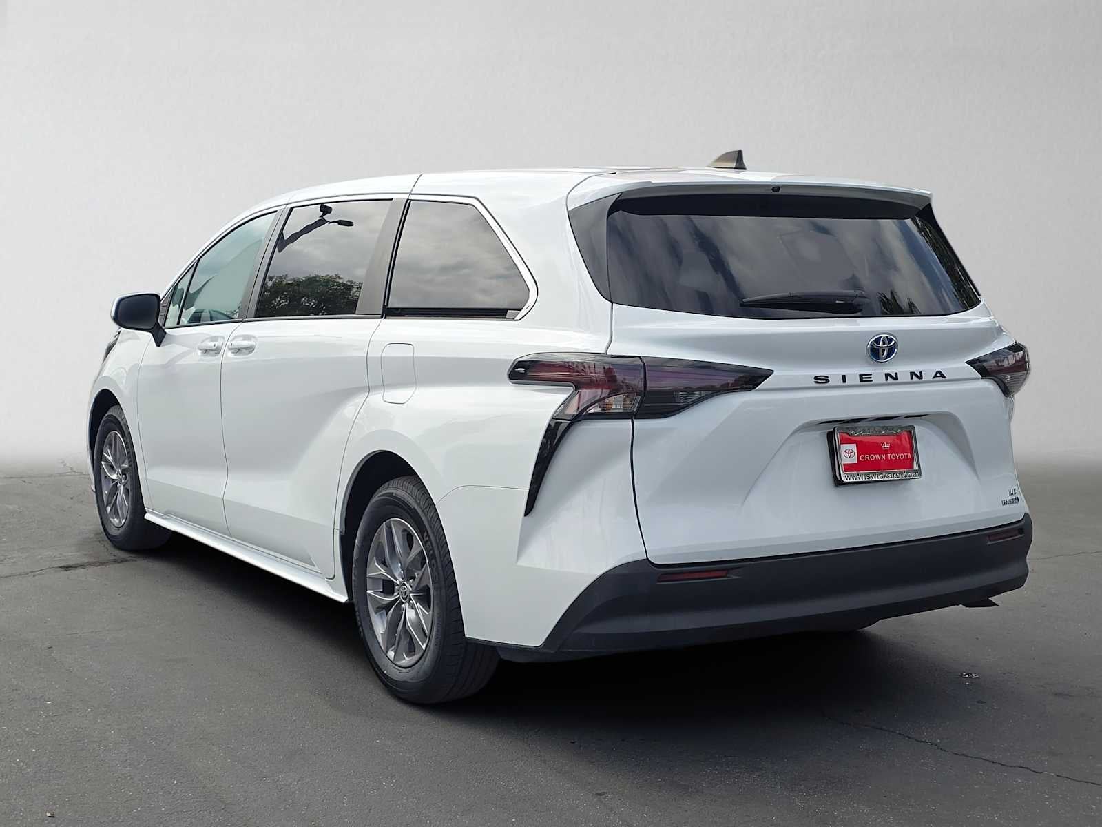 2023 Toyota Sienna LE