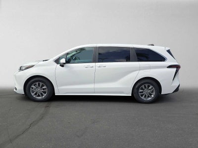 2023 Toyota Sienna LE